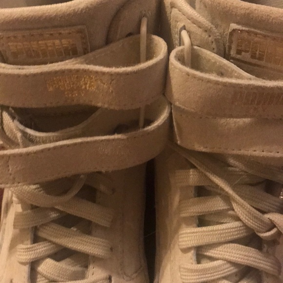 Woman’s size 10 cream and Gold pumas worn once - Picture 3 of 7